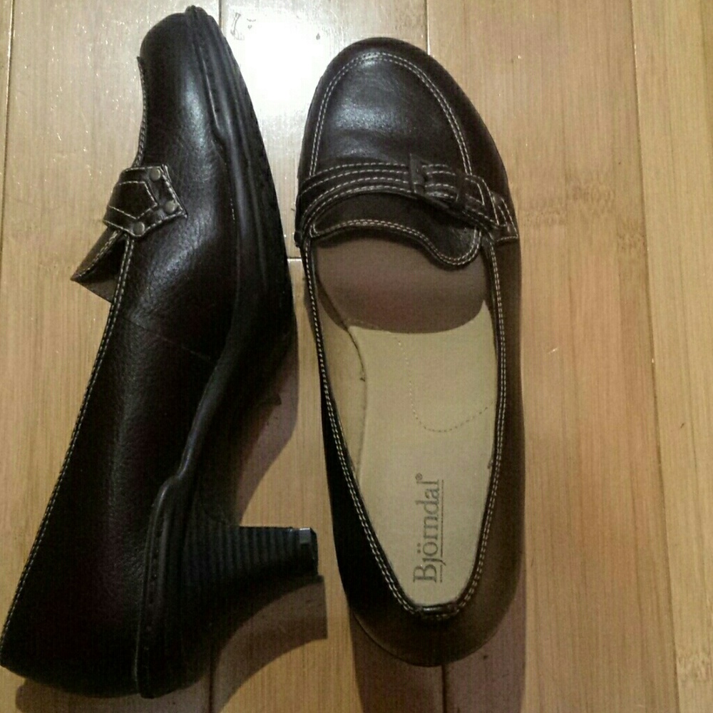 Dark brown pumps by bjorndal